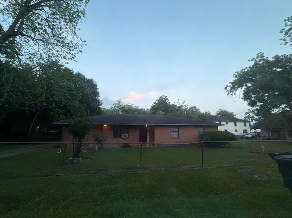 4265 Pershing St, Beaumont, TX 77705