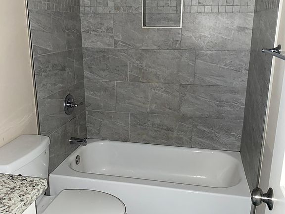 4th image of 4104 Hollygrove St