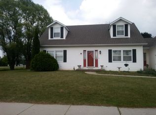 201 Whisper Ln, Kewaskum, WI 53040