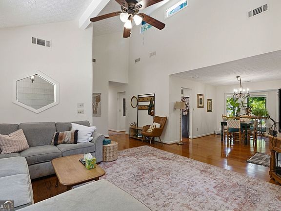 5th image of 505 Summerhill Pl