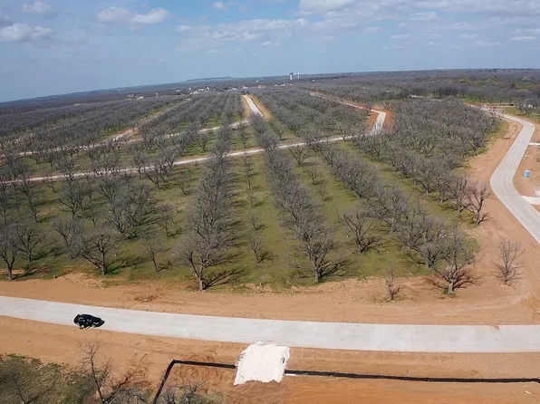 2013 Skylane Dr, Granbury, TX 76049