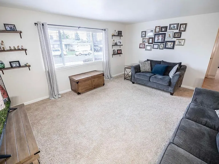 210 Canterbury Ave — Photo 14