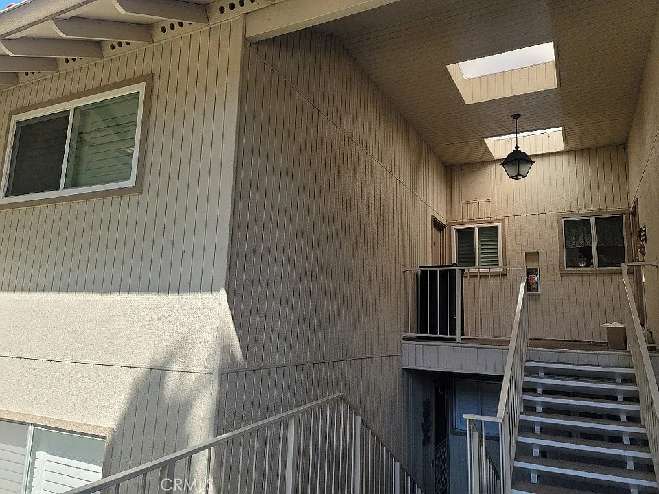 2185 Via Mariposa W #P