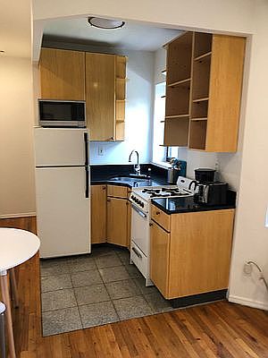 4th image of 407 W 51st St APT 4D
