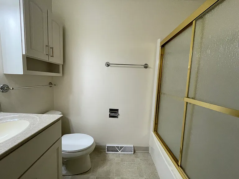 3014 Broadway N — Photo 29