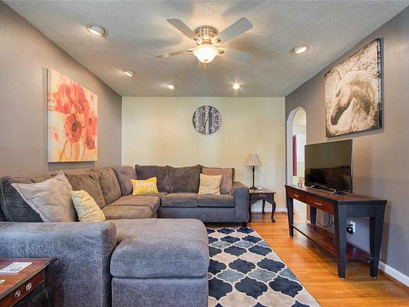 4th image of 10700 Saint Matthew Ln