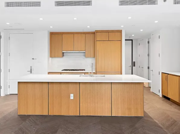 211 West 14th Street image 1 of 4