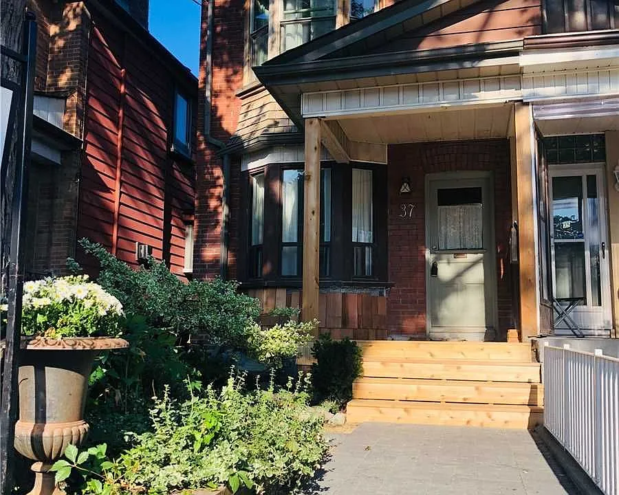 37 Hendrick Ave