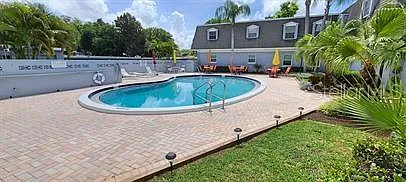 2 bed, 1.0 bath, 931 sqft, $1,899 — Photo 2