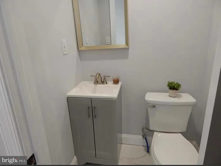 6625 N Gratz St — Photo 23
