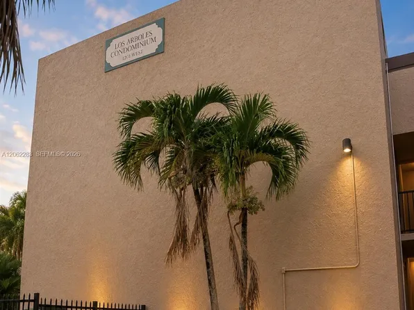 1900 W 68th St APT B203, Hialeah, FL 33014