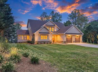 51 Island View Dr, Penhook, VA 24137