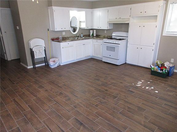 3rd image of 207 W Park St