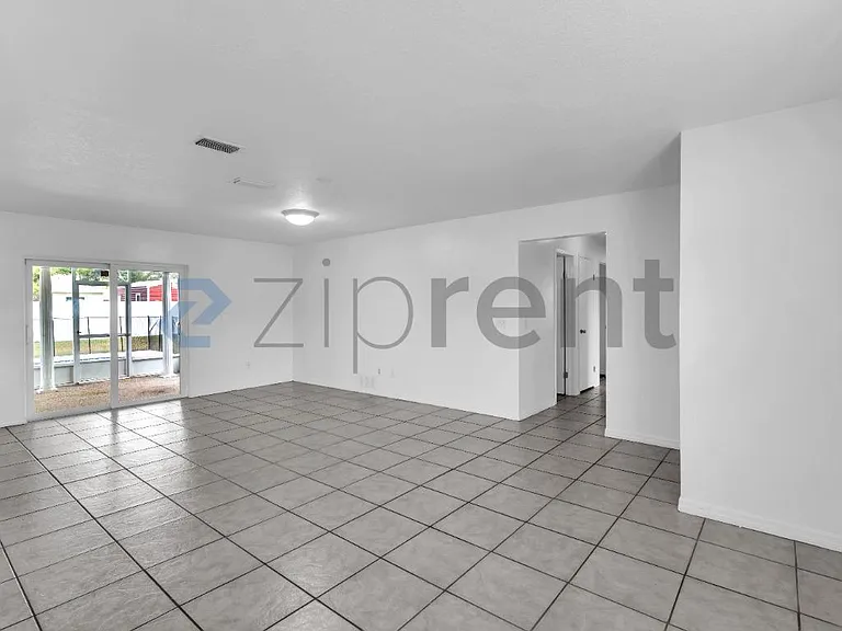 11706 Oban Ave — Photo 5