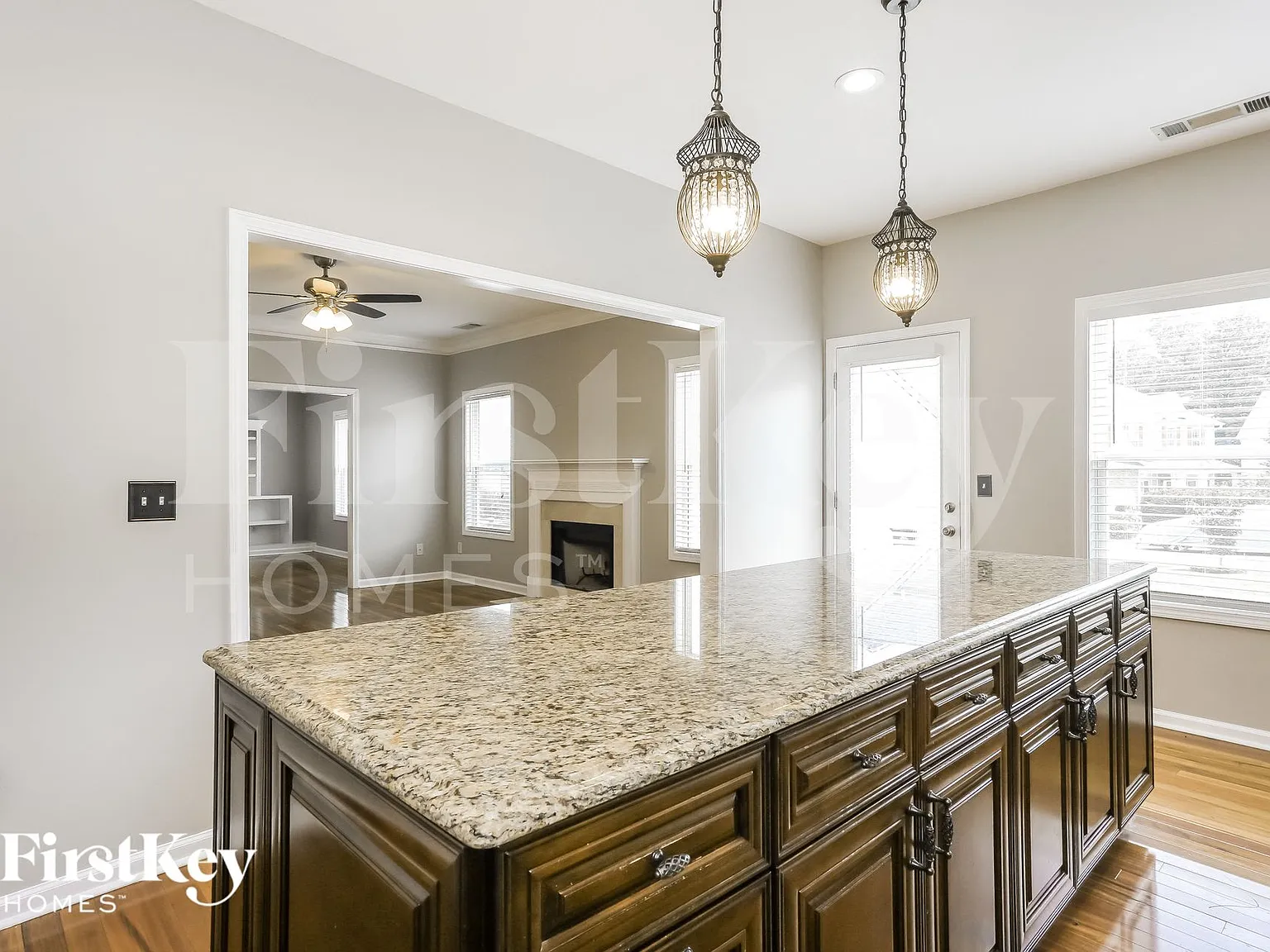 5 bed, 2.5 bath, 3250 sqft, $2,850 — Photo 4