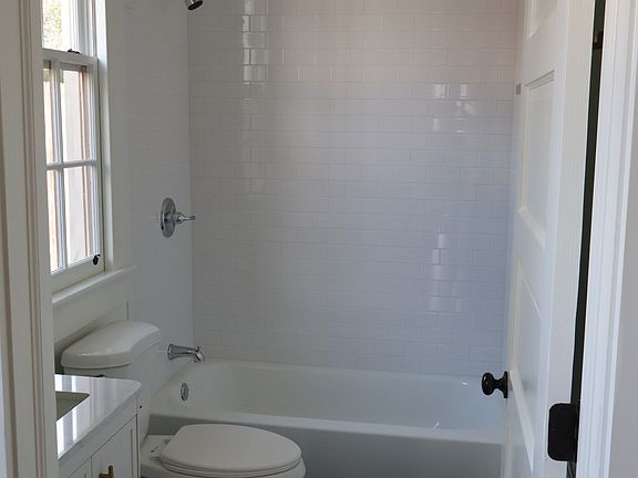3rd image of 2119 Joliet St