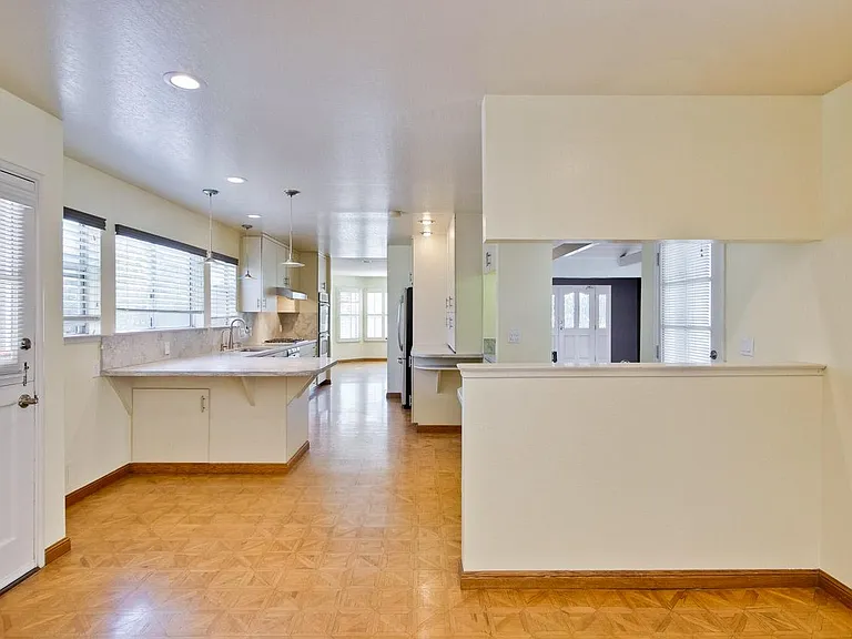 579 Crawford Dr — Photo 6
