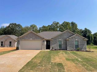 66 Jackson Creek Dr, Jackson, TN 38305