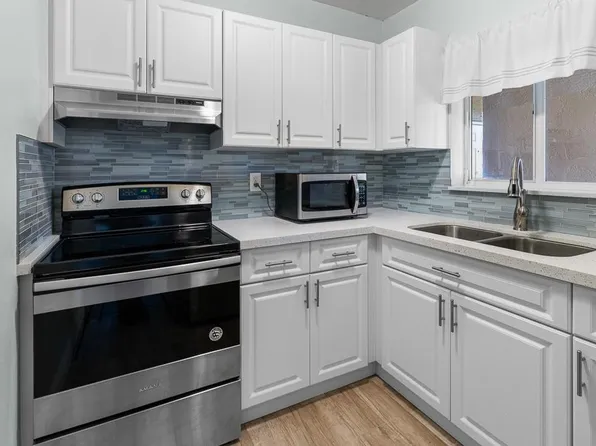 7910 Taft Street #304, Pembroke Pines, FL 33024
