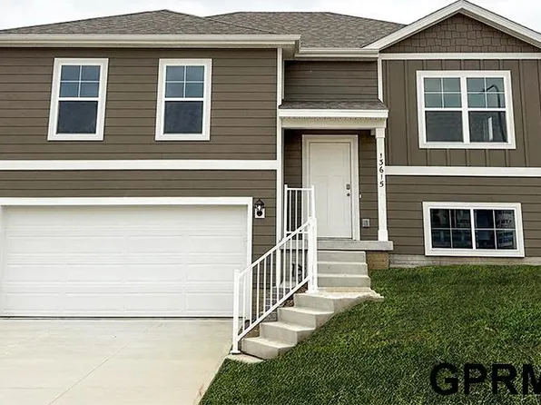 18507 Greenfield St, Omaha, NE 68136