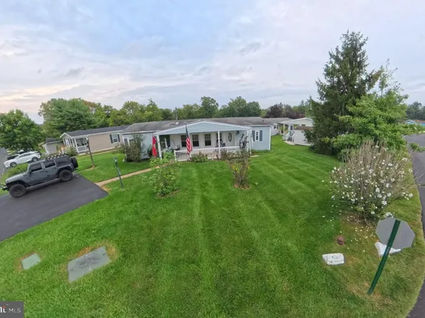 636 Stream View Dr, North Wales, PA 19454