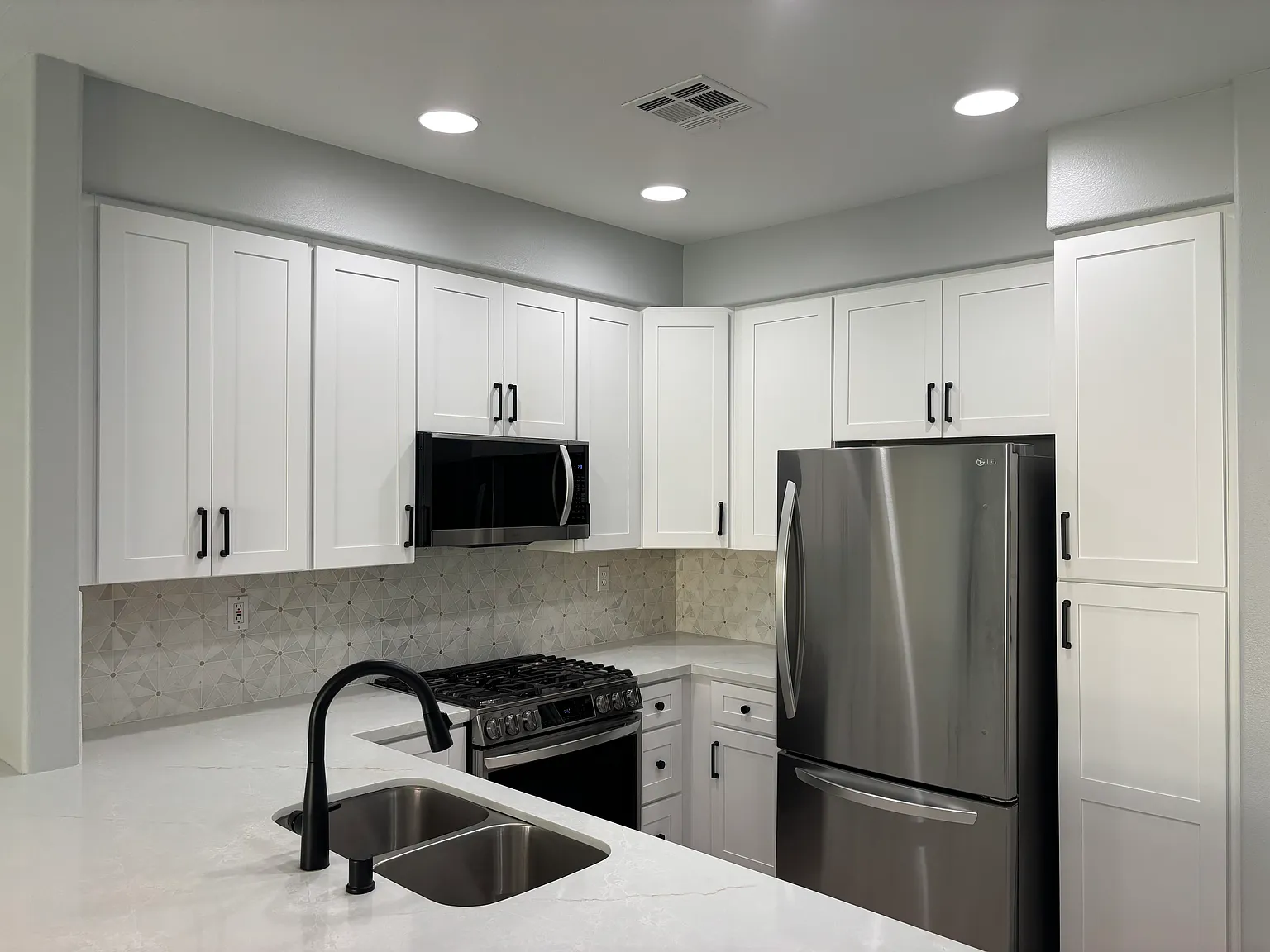 2 bed, 1003 sqft, $3,200 — Photo 2