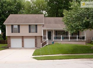 631 NE Clubhouse Dr, Lees Summit, MO 64086