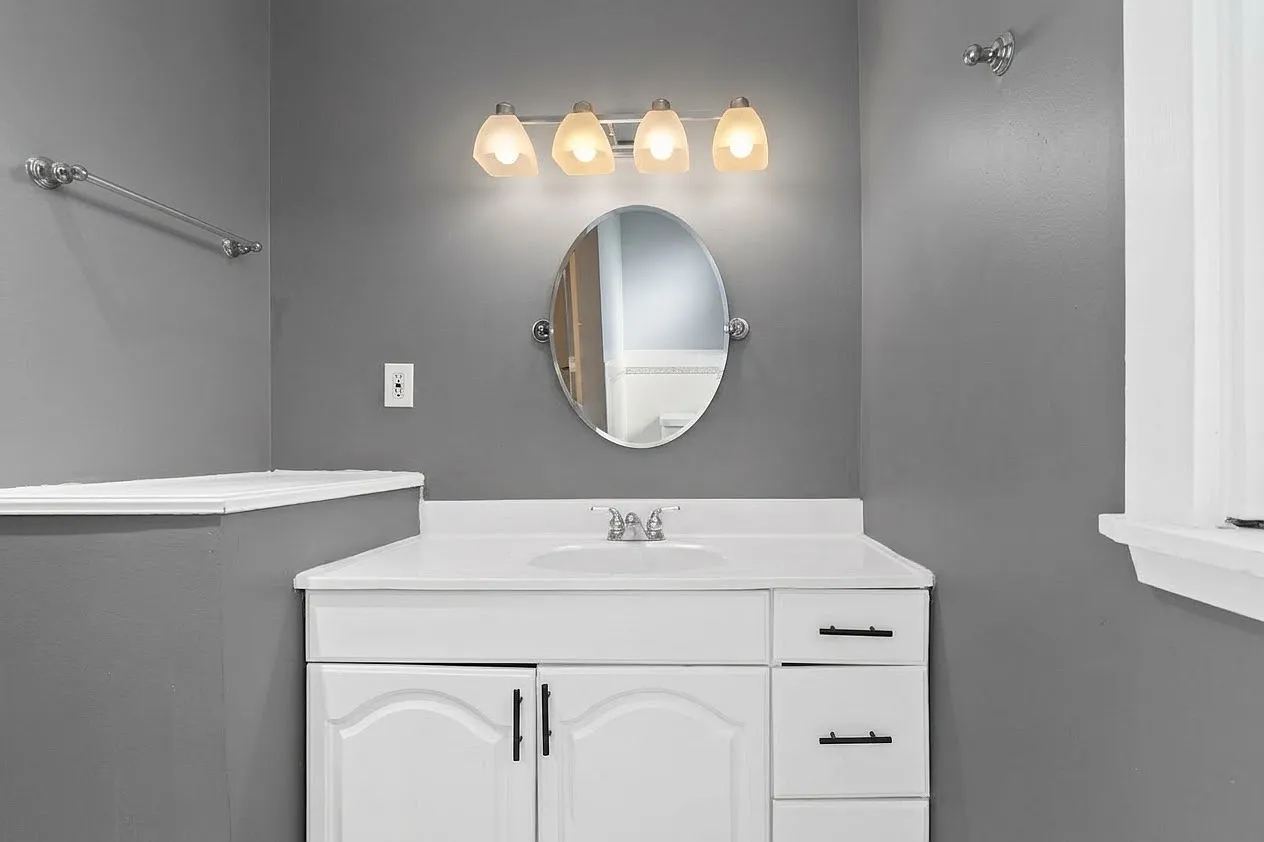2 bed, 896 sqft, $1,400 — Photo 3