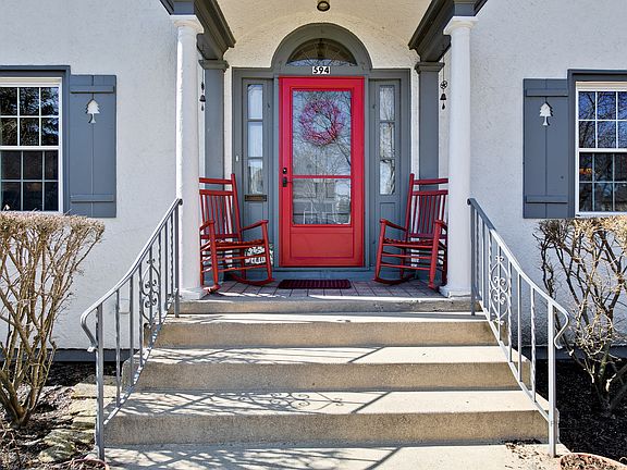 3rd image of 594 Webford Ave