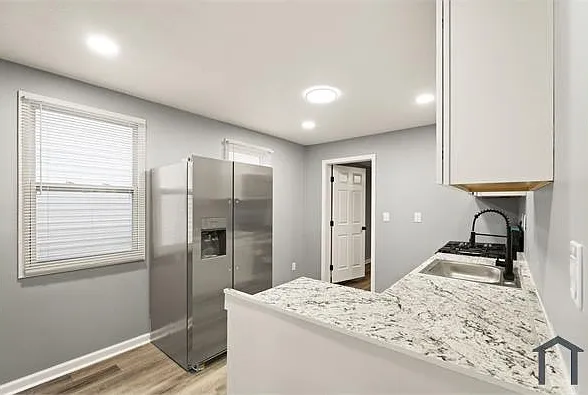2222 Duncan St — Photo 9