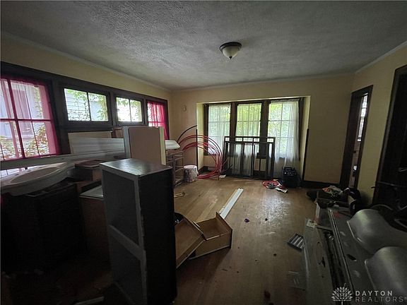 4th image of 214 Rockwood Ave