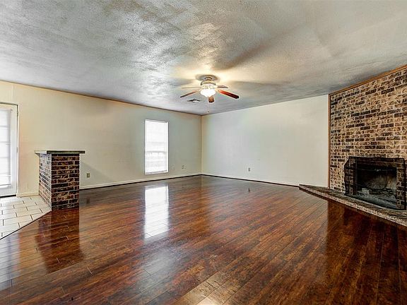 3rd image of 2116 Memphis Dr