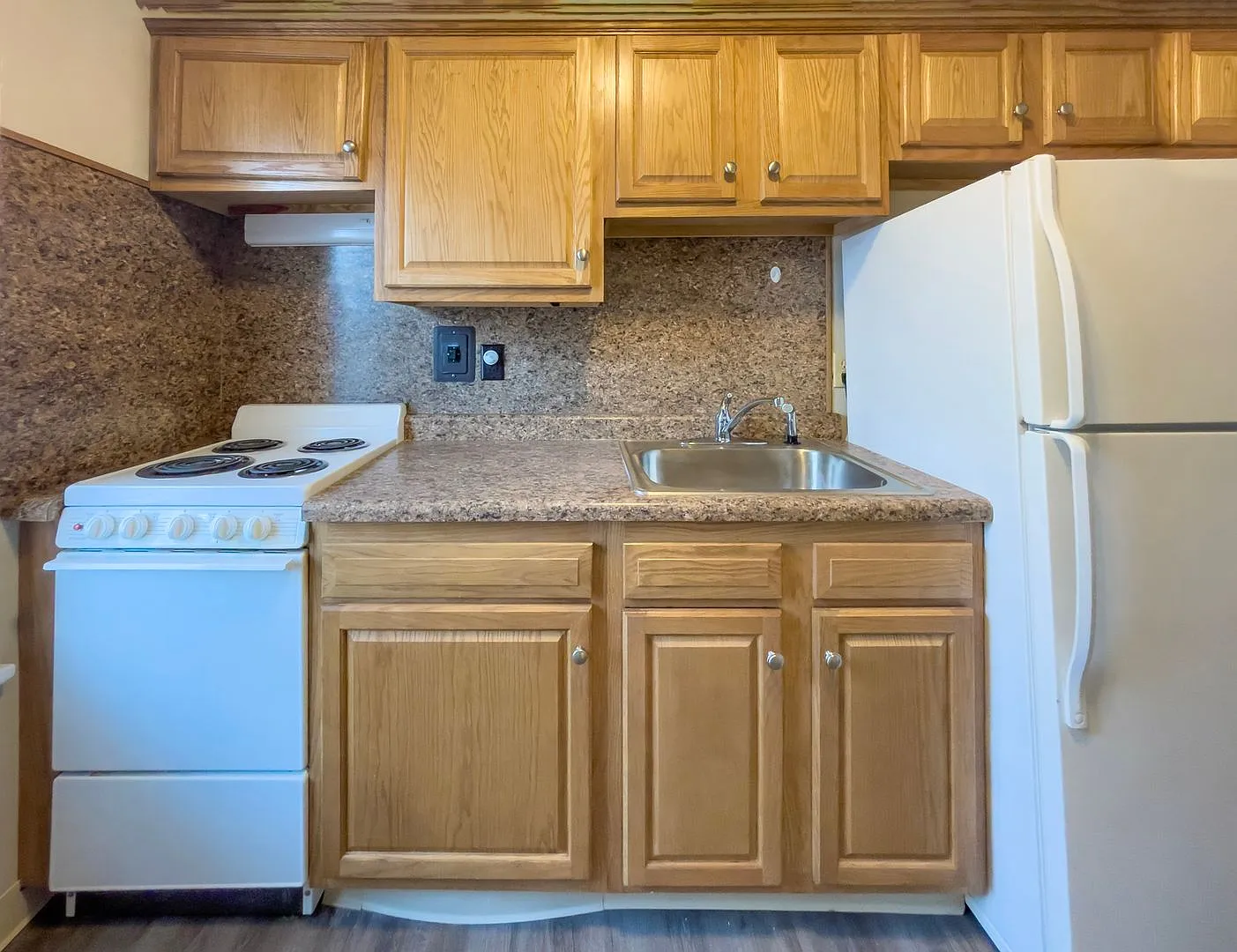 1 Bedroom, 1 Bathroom Close to Ball State's Campus! New Flooring! — Photo 1