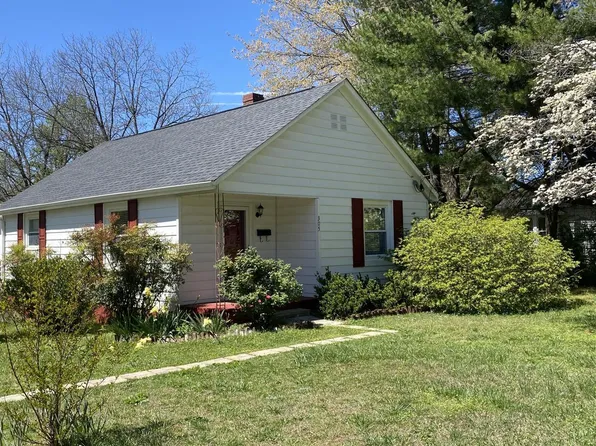 305 N 9th St, Mebane, NC 27302