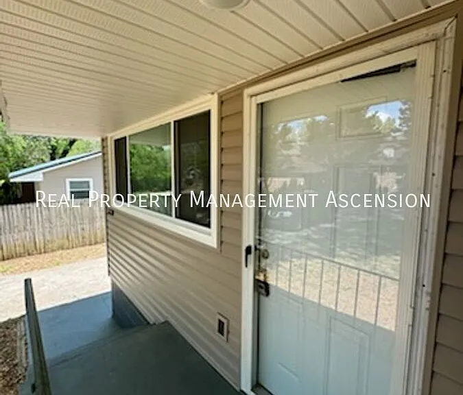 5330 Dupont St — Photo 3