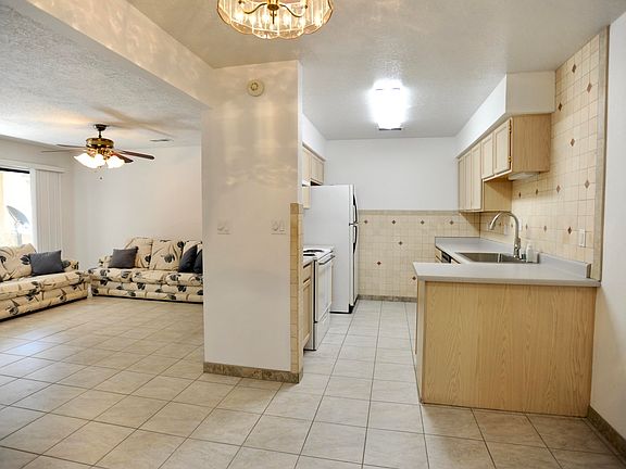 4th image of 2900 Vista Del Rey NE Unit 31B