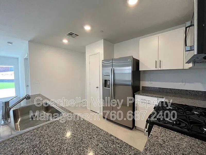 4 bed, 2.0 bath, 1692 sqft, $3,995 — Photo 4