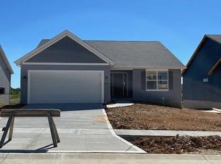 355 Valley Bluff Dr, Wentzville, MO 63385
