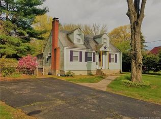 8 Moore Dr, Windsor, CT 06095