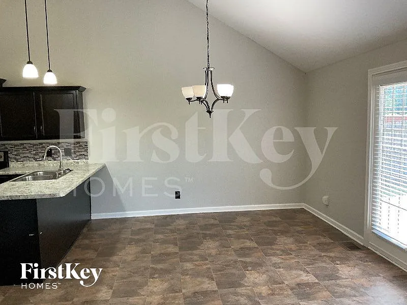 3 bed, 2.0 bath, 1641 sqft, $1,760 — Photo 4
