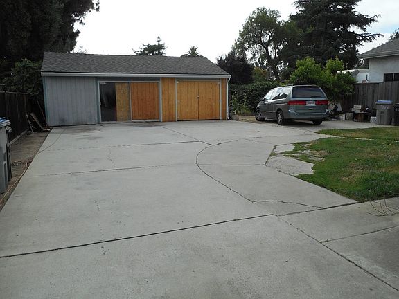3rd image of 728 Illinois Ave
