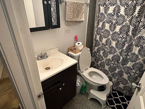 4th image of 1517 N Rockwell St APT 1R
