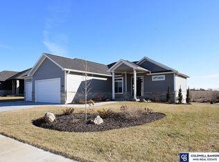 323 S Paradise Ln, York, NE 68467