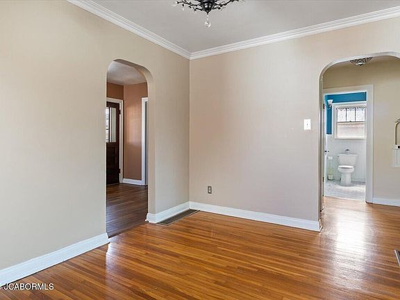 4th image of 106 Douglas Dr