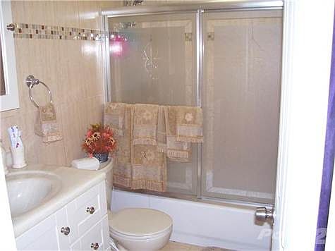 4th image of 3527 NE 168th St APT 402
