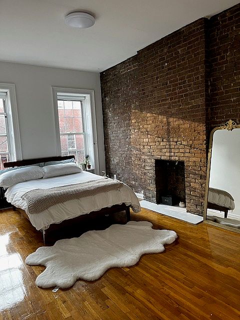 1st image of 321 E 83rd St #4A