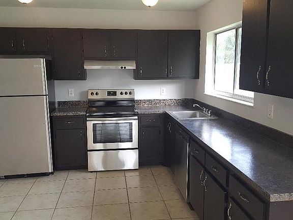3rd image of 331 SW Eastport Cir