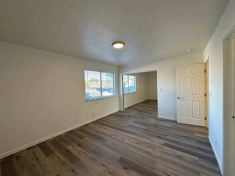 570 Dean St — Photo 9