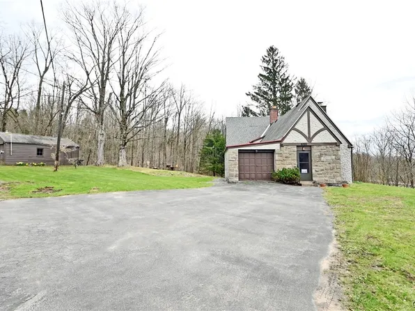 6286 Lantern Ln, Utica, NY 13502