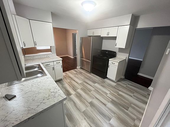 3rd image of 424 Archdale Ave